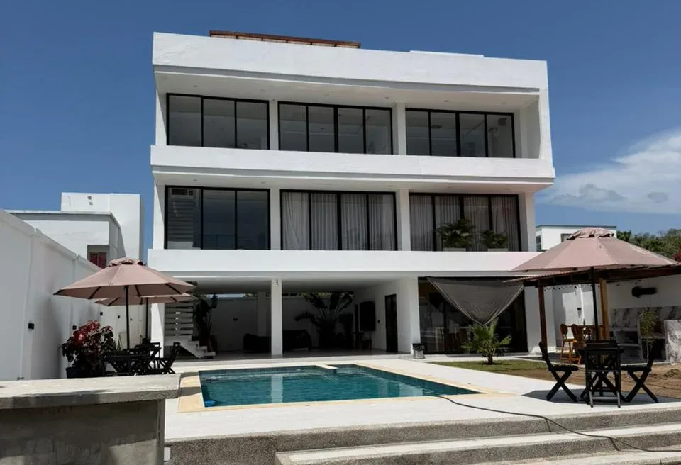 Villa tropical con piscina en Santa Verónica